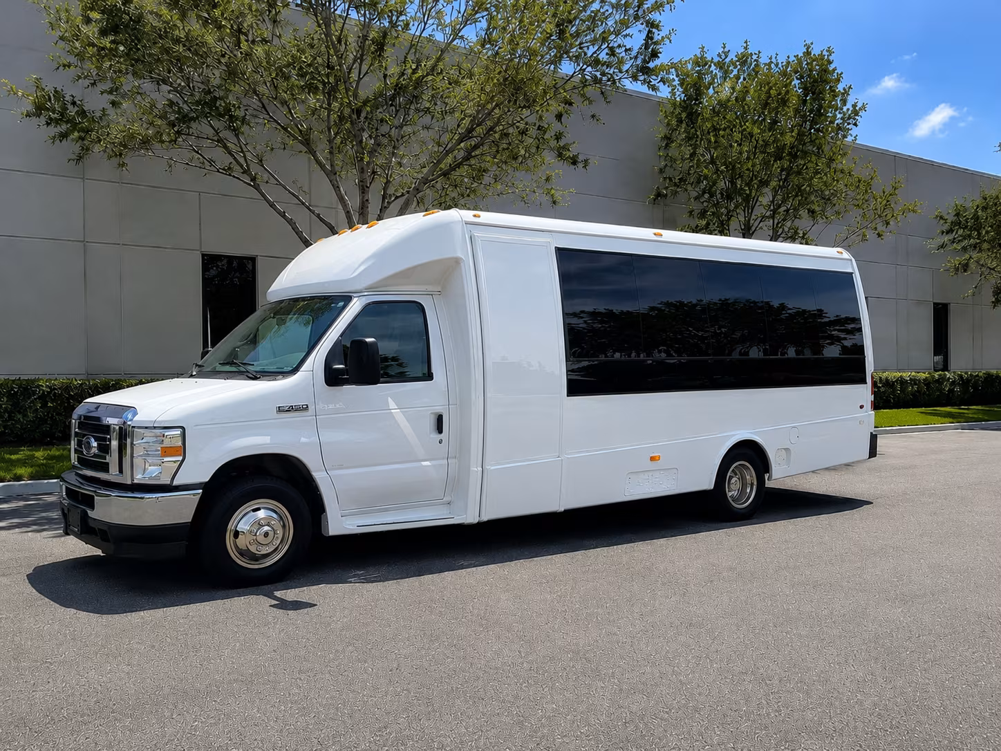 convention and trade show bus rentals between tulare and fresno