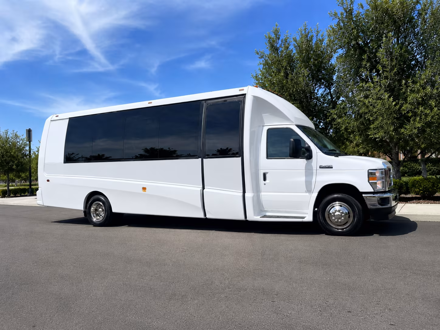 corporate airport transfer buses between tulare and fresno yosemite international fat