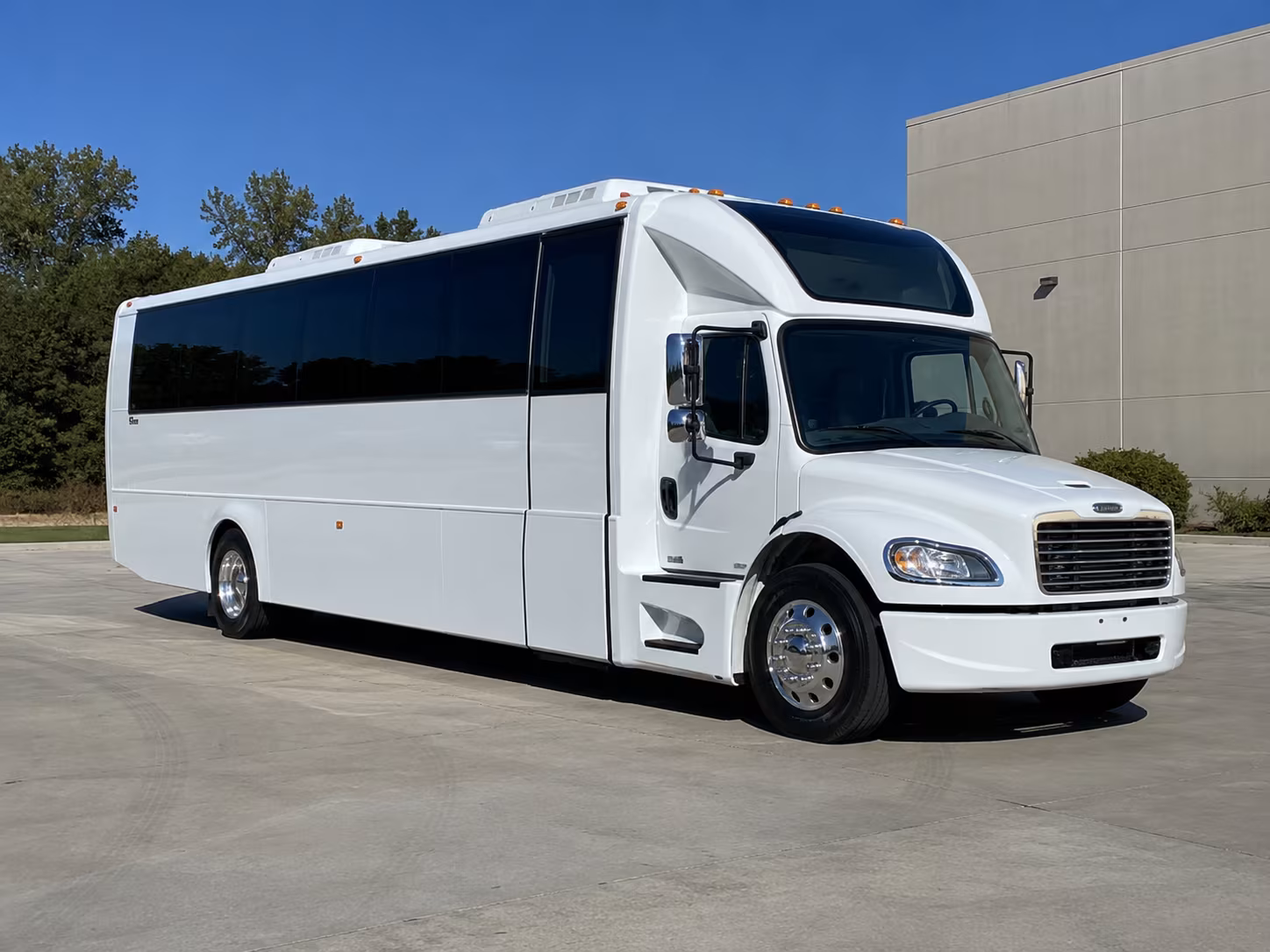 tulare 28 passenger party bus